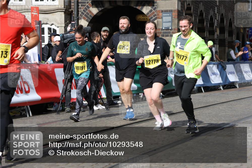 13.09.2026 - 21. swb-Marathon Bremen Strokosch-Dieckow http://msf.ph/oto/10293548 13.09.2026 11:18:23 Ziel 10137, 10459, 10513, 10713, 11482, 11808, 11829, 11943, 12023, 12373, 10176, 10194, 10535, 10600, 10895, 10899, 10997, 12371, 12561 meine-sportfotos.de