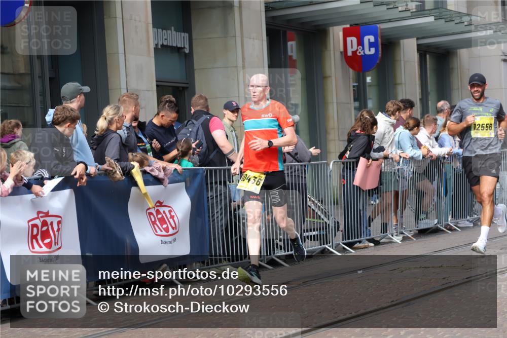 13.09.2026 - 21. swb-Marathon Bremen Strokosch-Dieckow http://msf.ph/oto/10293556 13.09.2026 10:45:49 Ziel 10436, 10447, 10992, 11706, 11925, 11926, 11956, 12556, 12557, 13529, 13609, 13612, 13640, 10352, 10464, 10536, 10541, 10583, 10987, 11015, 11063, 11088, 11209, 11279, 11559, 11749, 11762, 11845, 12033, 12069, 12087, 12290, 12355, 13532, 13595, 13628 meine-sportfotos.de