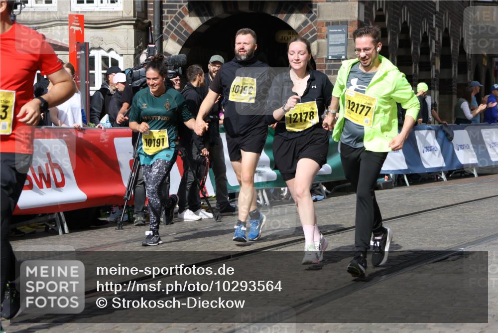 13.09.2026 - 21. swb-Marathon Bremen Strokosch-Dieckow http://msf.ph/oto/10293564 13.09.2026 11:18:23 Ziel 10137, 10459, 10513, 10713, 11482, 11808, 11829, 11943, 12023, 12373, 10176, 10194, 10535, 10600, 10895, 10899, 10997, 12371, 12561 meine-sportfotos.de