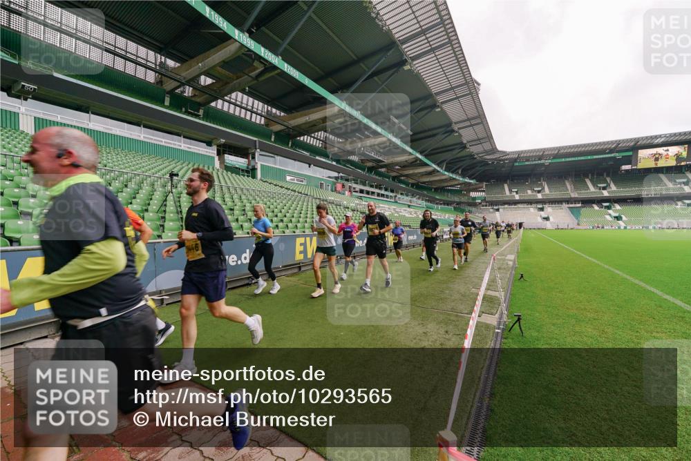 13.09.2026 - 21. swb-Marathon Bremen Michael Burmester http://msf.ph/oto/10293565 13.09.2026 10:32:36 Laufen im Stadion 10067, 10078, 10146, 10166, 10184, 10203, 10211, 10222, 10226, 10243, 10246, 10249, 10255, 10256, 10300, 10322, 10365, 10372, 10374, 10379, 10383, 10394, 10408, 10410, 10443, 10471, 10478, 10479, 10486, 10494, 10503, 10517, 10518, 10529, 10530, 10540, 10543, 10550, 10555, 10565, 10579, 10589, 10608, 10610, 10626, 10631, 10646, 10670, 10675, 10690, 10703, 10704, 10707, 10708, 10721, 10725, 10728, 10745, 10749, 10750, 10771, 10794, 10798 meine-sportfotos.de