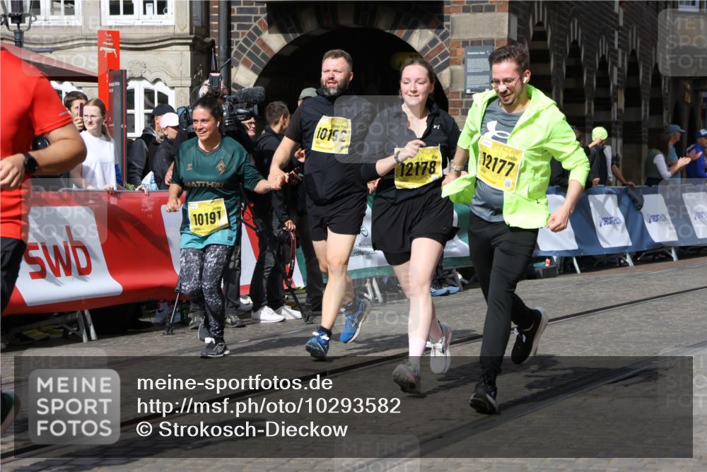 13.09.2026 - 21. swb-Marathon Bremen Strokosch-Dieckow http://msf.ph/oto/10293582 13.09.2026 11:18:23 Ziel 10137, 10459, 10513, 10713, 11482, 11808, 11829, 11943, 12023, 12373, 10176, 10194, 10535, 10600, 10895, 10899, 10997, 12371, 12561 meine-sportfotos.de