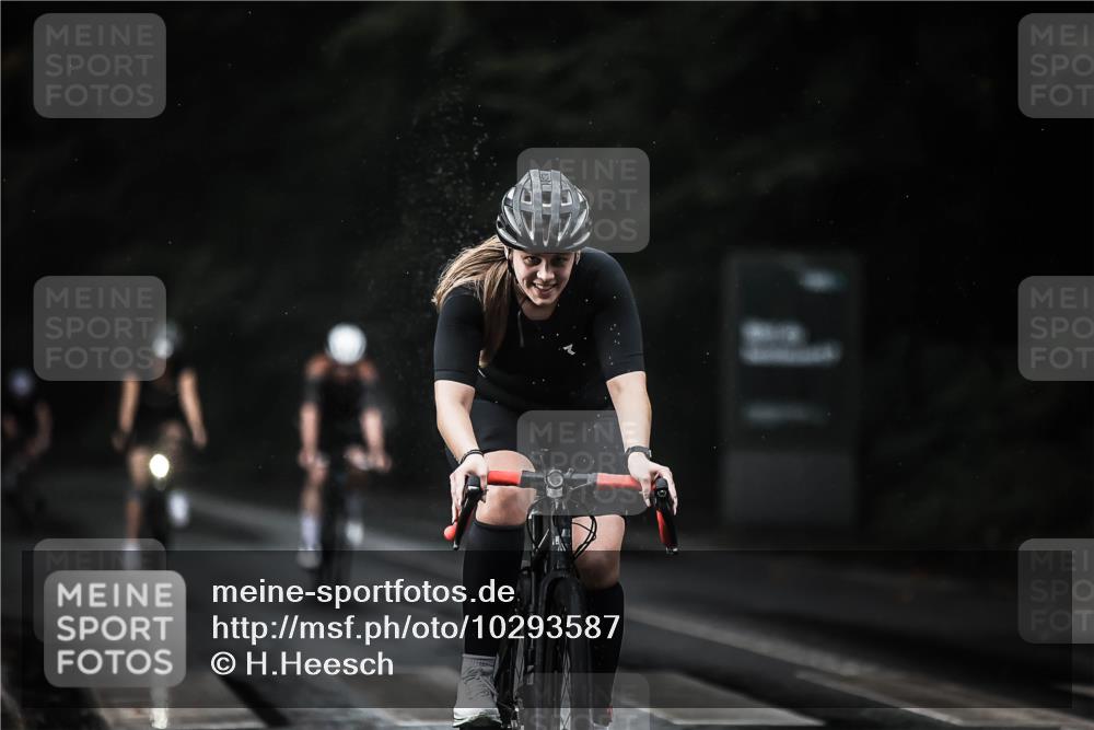 13.09.2026 - Stadtparktriathlon H.Heesch http://msf.ph/oto/10293587 13.09.2026 11:39:55 Radfahren 748, 752, 785, 831, 842 meine-sportfotos.de