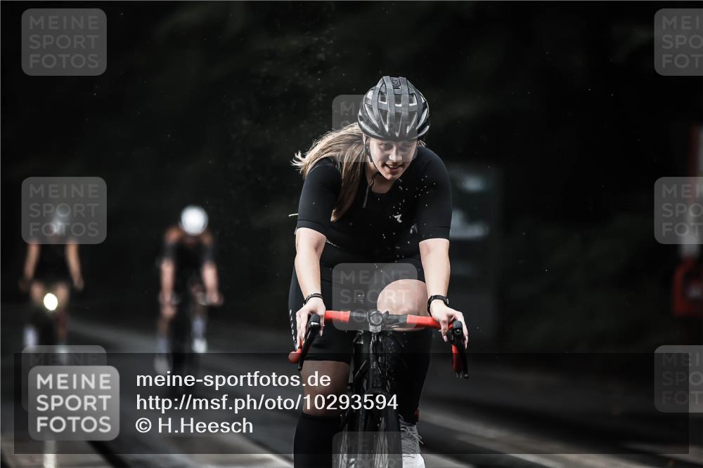 13.09.2026 - Stadtparktriathlon H.Heesch http://msf.ph/oto/10293594 13.09.2026 11:39:56 Radfahren 748, 752, 785, 831, 842 meine-sportfotos.de