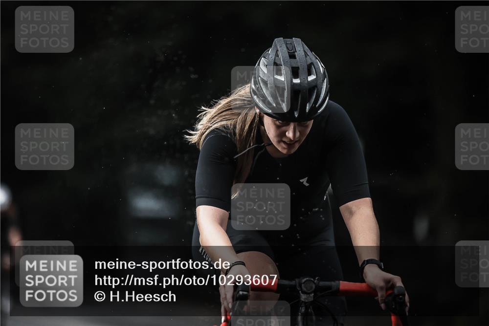 13.09.2026 - Stadtparktriathlon H.Heesch http://msf.ph/oto/10293607 13.09.2026 11:39:56 Radfahren 748, 752, 785, 831, 842 meine-sportfotos.de