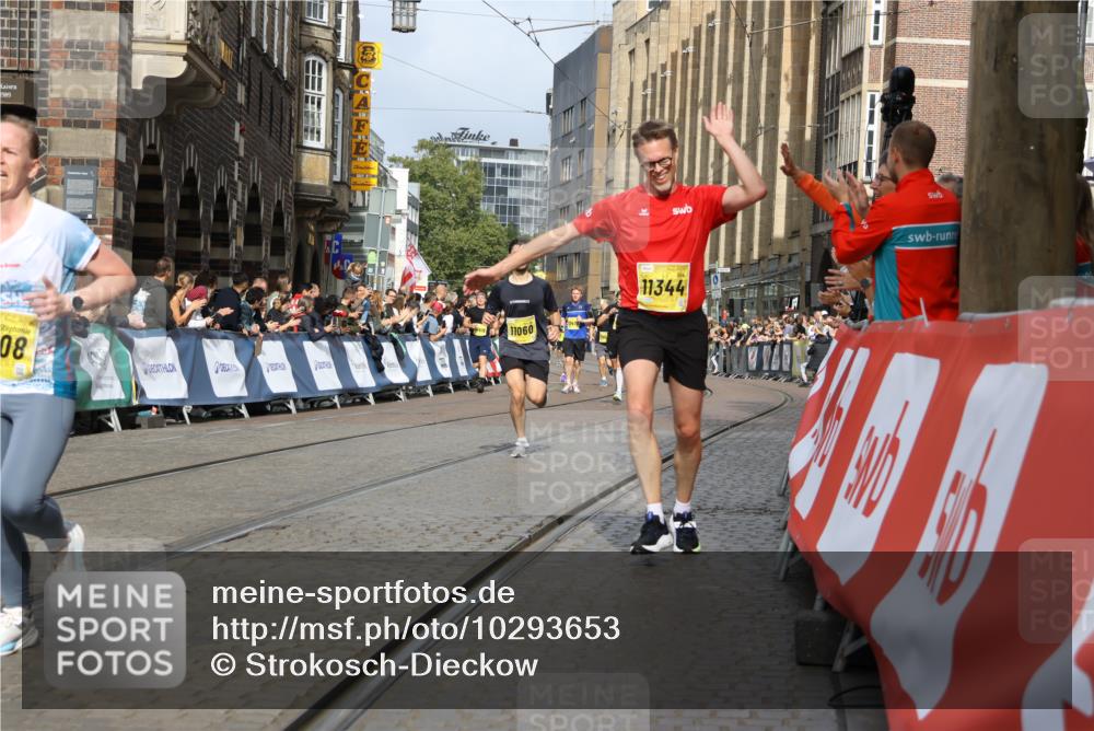 13.09.2026 - 21. swb-Marathon Bremen Strokosch-Dieckow http://msf.ph/oto/10293653 13.09.2026 10:47:11 Ziel 10289, 10445, 10504, 11199, 11212, 11344, 11608, 11661, 11783, 12364, 12375, 10189, 10310, 10319, 10898, 11187, 11269, 11462, 12048, 12195, 12298, 13528, 13545, 13589 meine-sportfotos.de