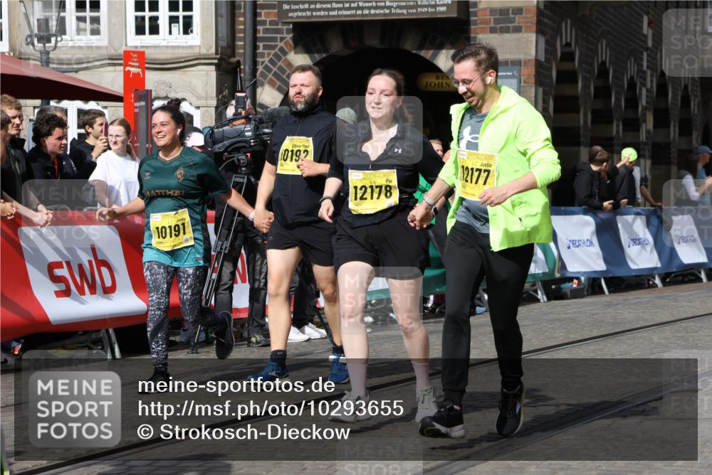 13.09.2026 - 21. swb-Marathon Bremen Strokosch-Dieckow http://msf.ph/oto/10293655 13.09.2026 11:18:24 Ziel 10191, 10459, 10513, 10713, 11482, 11808, 11829, 11943, 12023, 12177, 12178, 12373, 10176, 10194, 10535, 10600, 10895, 10899, 10997, 12371, 12561 meine-sportfotos.de