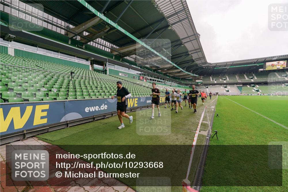 13.09.2026 - 21. swb-Marathon Bremen Michael Burmester http://msf.ph/oto/10293668 13.09.2026 10:32:52 Laufen im Stadion 10067, 10078, 10146, 10166, 10184, 10203, 10211, 10226, 10236, 10243, 10246, 10249, 10255, 10256, 10300, 10322, 10365, 10372, 10374, 10379, 10383, 10394, 10408, 10410, 10423, 10443, 10486, 10494, 10503, 10517, 10518, 10529, 10530, 10540, 10543, 10550, 10555, 10565, 10578, 10589, 10608, 10610, 10626, 10631, 10646, 10670, 10673, 10675, 10687, 10690, 10703, 10704, 10707, 10721, 10725, 10728, 10745, 10749, 10750, 10771, 10788, 10794, 10798 meine-sportfotos.de