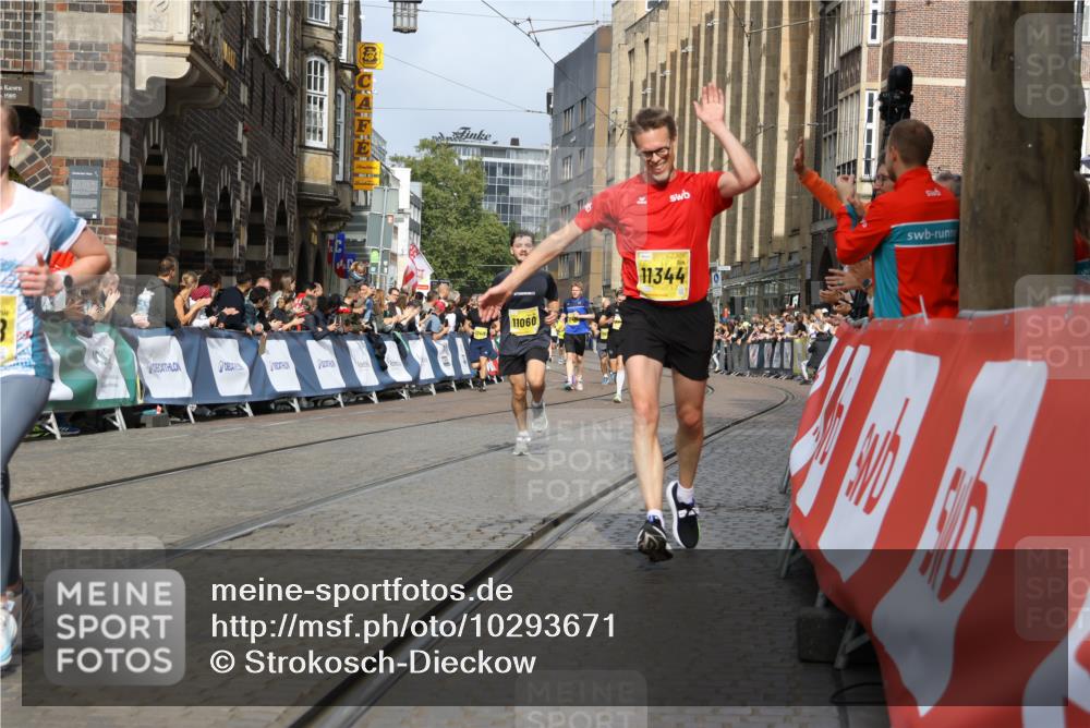 13.09.2026 - 21. swb-Marathon Bremen Strokosch-Dieckow http://msf.ph/oto/10293671 13.09.2026 10:47:11 Ziel 10289, 10445, 10504, 11199, 11212, 11344, 11608, 11661, 11783, 12364, 12375, 10189, 10310, 10319, 10898, 11187, 11269, 11462, 12048, 12195, 12298, 13528, 13545, 13589 meine-sportfotos.de