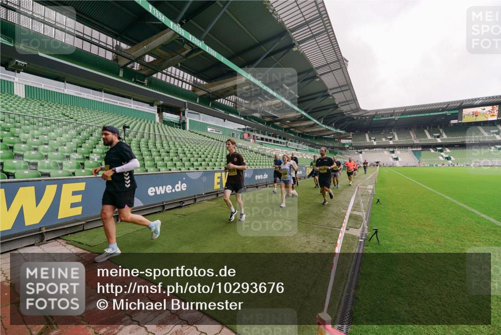 13.09.2026 - 21. swb-Marathon Bremen Michael Burmester http://msf.ph/oto/10293676 13.09.2026 10:32:53 Laufen im Stadion 10067, 10078, 10166, 10184, 10203, 10211, 10226, 10236, 10243, 10246, 10249, 10255, 10256, 10300, 10322, 10365, 10372, 10374, 10379, 10383, 10394, 10408, 10410, 10423, 10443, 10486, 10494, 10503, 10517, 10518, 10529, 10530, 10540, 10543, 10550, 10555, 10565, 10578, 10589, 10608, 10610, 10631, 10646, 10670, 10673, 10675, 10687, 10690, 10703, 10704, 10707, 10721, 10725, 10728, 10745, 10749, 10750, 10771, 10788, 10794, 10798 meine-sportfotos.de