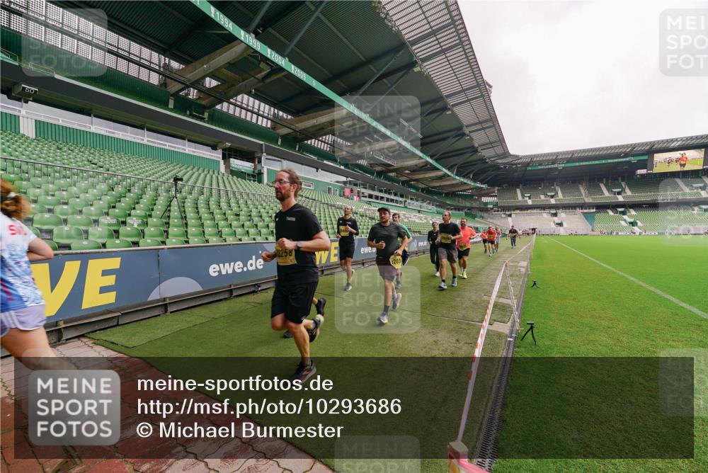 13.09.2026 - 21. swb-Marathon Bremen Michael Burmester http://msf.ph/oto/10293686 13.09.2026 10:32:55 Laufen im Stadion 10018, 10067, 10078, 10166, 10184, 10203, 10211, 10226, 10236, 10243, 10246, 10249, 10255, 10256, 10297, 10300, 10322, 10365, 10372, 10374, 10379, 10383, 10394, 10408, 10410, 10423, 10428, 10443, 10486, 10494, 10503, 10517, 10518, 10529, 10530, 10540, 10543, 10550, 10555, 10565, 10578, 10589, 10608, 10610, 10631, 10646, 10670, 10673, 10675, 10687, 10690, 10703, 10704, 10707, 10721, 10725, 10728, 10745, 10749, 10750, 10771, 10788, 10794, 10798 meine-sportfotos.de