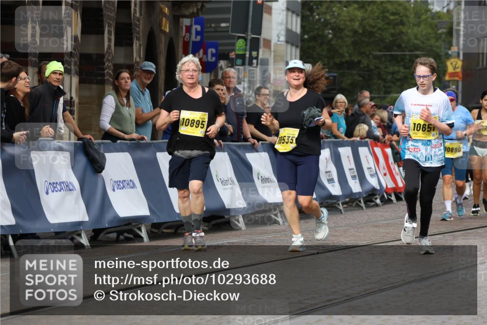 13.09.2026 - 21. swb-Marathon Bremen Strokosch-Dieckow http://msf.ph/oto/10293688 13.09.2026 11:18:27 Ziel 10191, 10192, 10459, 10513, 10713, 11482, 11808, 11829, 11943, 12177, 12178, 10176, 10194, 10600, 10899, 10997, 12371, 12422, 12561 meine-sportfotos.de