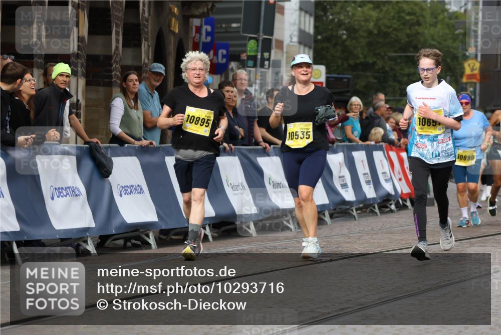 13.09.2026 - 21. swb-Marathon Bremen Strokosch-Dieckow http://msf.ph/oto/10293716 13.09.2026 11:18:28 Ziel 10191, 10192, 10459, 10513, 10713, 11482, 11808, 11829, 11943, 12177, 12178, 10176, 10194, 10600, 10899, 10997, 12371, 12422, 12561 meine-sportfotos.de
