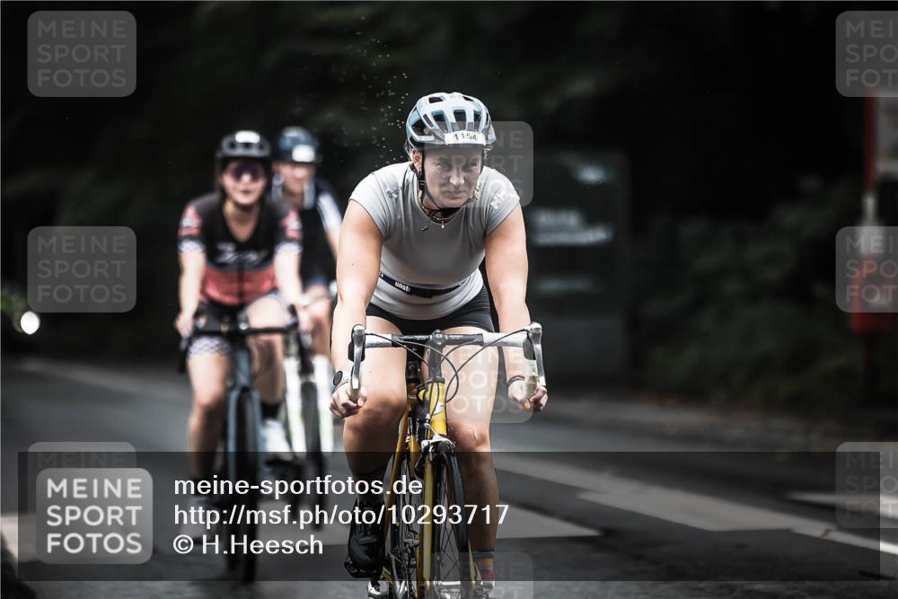13.09.2026 - Stadtparktriathlon H.Heesch http://msf.ph/oto/10293717 13.09.2026 12:47:31 Radfahren 1105, 1154, 1164, 1176, 1202, 1217 meine-sportfotos.de