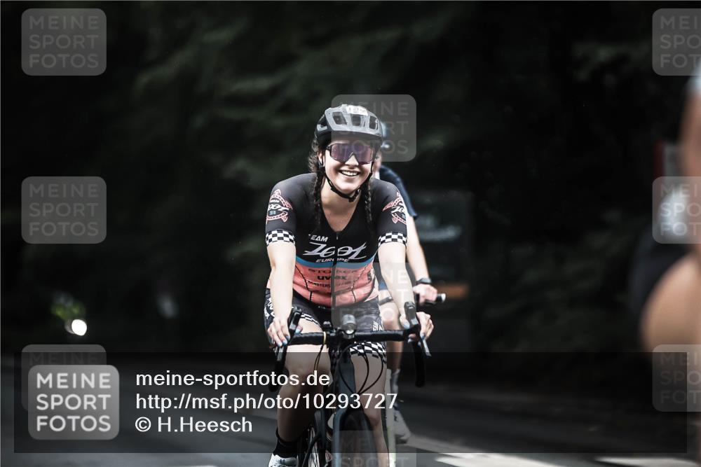 13.09.2026 - Stadtparktriathlon H.Heesch http://msf.ph/oto/10293727 13.09.2026 12:47:31 Radfahren 1105, 1154, 1164, 1176, 1202, 1217 meine-sportfotos.de