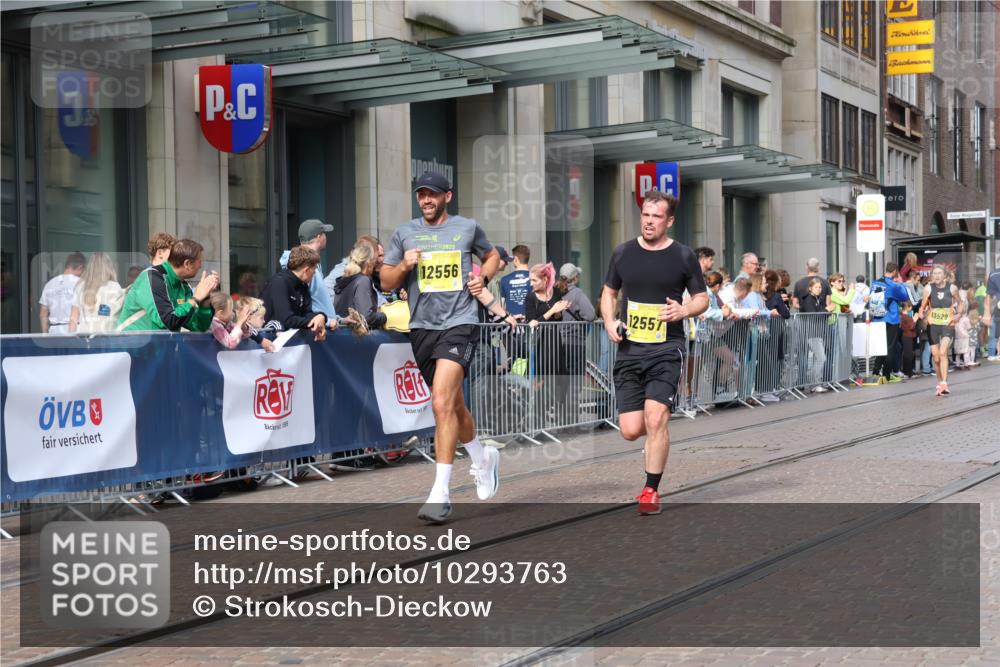 13.09.2026 - 21. swb-Marathon Bremen Strokosch-Dieckow http://msf.ph/oto/10293763 13.09.2026 10:45:52 Ziel 10228, 10447, 10992, 11706, 11925, 11926, 11956, 12556, 12557, 13529, 13609, 13612, 13640, 10436, 10464, 10541, 10583, 10987, 11015, 11063, 11279, 11559, 11762, 11845, 12033, 12069, 12087, 12290, 12355, 12556, 12557, 13532, 13595, 13628 meine-sportfotos.de