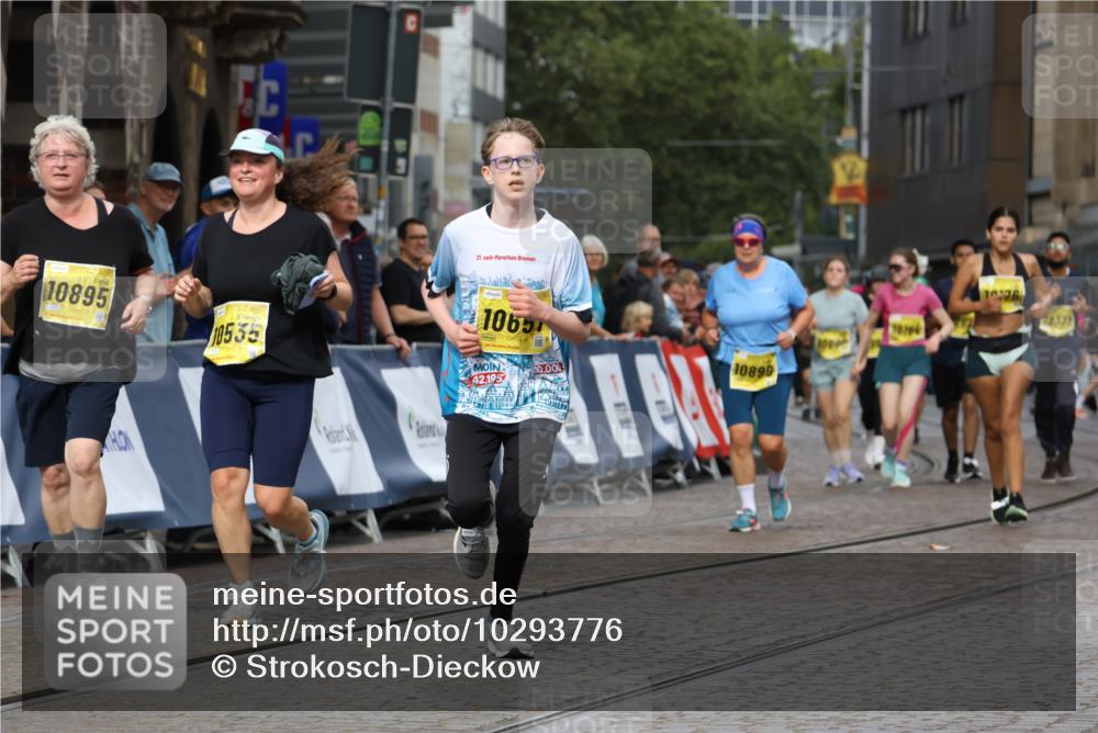 13.09.2026 - 21. swb-Marathon Bremen Strokosch-Dieckow http://msf.ph/oto/10293776 13.09.2026 11:18:29 Ziel 10191, 10192, 10459, 10513, 10713, 11482, 11808, 11829, 11943, 12177, 12178, 10194, 10600, 10899, 10997, 12371, 12422, 12561 meine-sportfotos.de