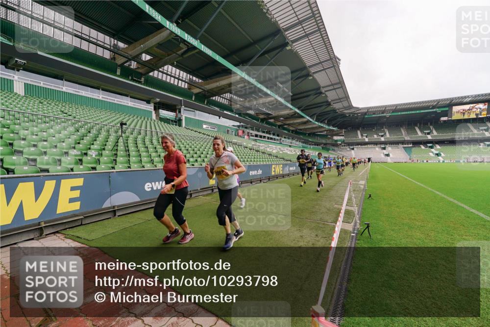 13.09.2026 - 21. swb-Marathon Bremen Michael Burmester http://msf.ph/oto/10293798 13.09.2026 10:33:27 Laufen im Stadion 10018, 10067, 10078, 10166, 10177, 10184, 10203, 10211, 10226, 10236, 10240, 10243, 10246, 10249, 10254, 10256, 10297, 10300, 10322, 10355, 10365, 10372, 10374, 10379, 10383, 10394, 10408, 10410, 10415, 10423, 10428, 10443, 10460, 10486, 10494, 10517, 10518, 10530, 10540, 10550, 10565, 10578, 10604, 10646, 10668, 10670, 10673, 10675, 10687, 10690, 10691, 10699, 10703, 10707, 10721, 10728, 10745, 10749, 10750, 10771, 10772, 10787, 10788, 10794, 10798, 10857 meine-sportfotos.de