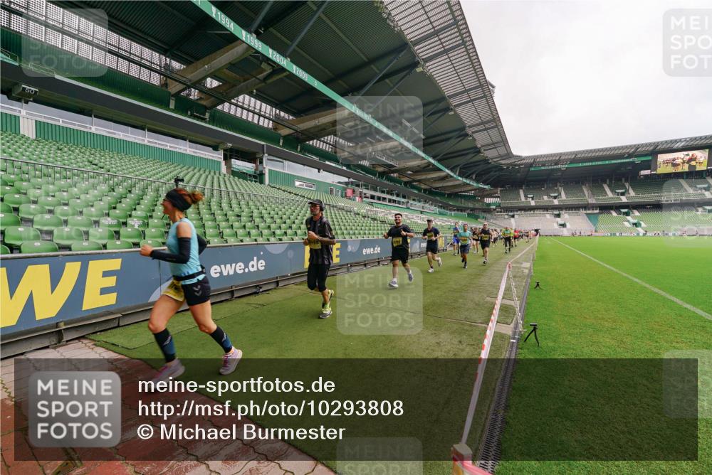 13.09.2026 - 21. swb-Marathon Bremen Michael Burmester http://msf.ph/oto/10293808 13.09.2026 10:33:30 Laufen im Stadion 10018, 10067, 10078, 10166, 10177, 10184, 10203, 10211, 10226, 10236, 10240, 10243, 10246, 10249, 10254, 10256, 10297, 10300, 10322, 10355, 10365, 10372, 10374, 10379, 10383, 10394, 10408, 10410, 10415, 10423, 10428, 10460, 10486, 10494, 10517, 10518, 10530, 10550, 10565, 10578, 10604, 10646, 10668, 10670, 10673, 10675, 10687, 10690, 10691, 10699, 10700, 10707, 10721, 10728, 10745, 10749, 10750, 10771, 10772, 10787, 10788, 10794, 10798, 10857, 11126 meine-sportfotos.de
