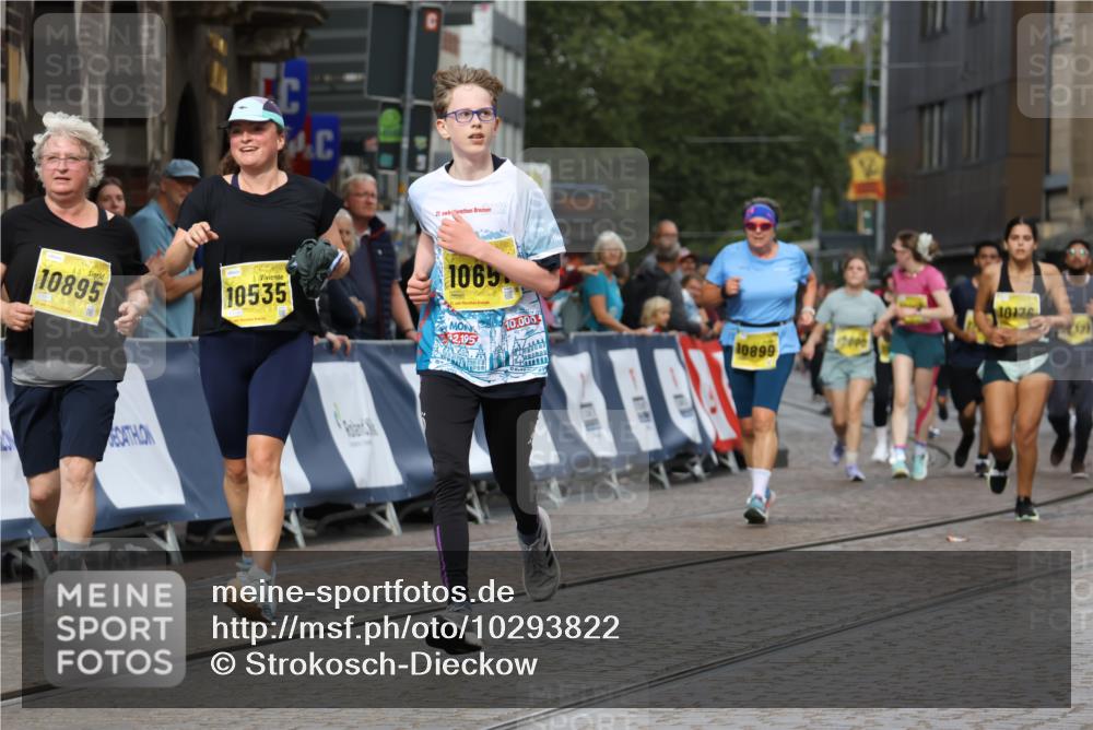 13.09.2026 - 21. swb-Marathon Bremen Strokosch-Dieckow http://msf.ph/oto/10293822 13.09.2026 11:18:29 Ziel 10191, 10192, 10459, 10513, 10713, 11482, 11808, 11829, 11943, 12177, 12178, 10194, 10600, 10899, 10997, 12371, 12422, 12561 meine-sportfotos.de