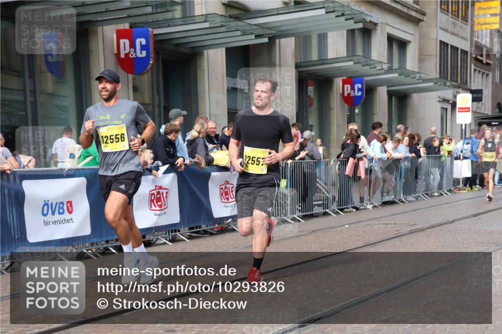 13.09.2026 - 21. swb-Marathon Bremen Strokosch-Dieckow http://msf.ph/oto/10293826 13.09.2026 10:45:52 Ziel 10228, 10447, 10992, 11706, 11925, 11926, 11956, 12556, 12557, 13529, 13609, 13612, 13640, 10436, 10464, 10541, 10583, 10987, 11015, 11063, 11279, 11559, 11762, 11845, 12033, 12069, 12087, 12290, 12355, 12556, 12557, 13532, 13595, 13628 meine-sportfotos.de