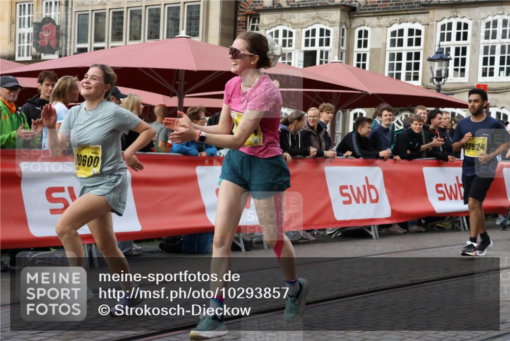 13.09.2026 - 21. swb-Marathon Bremen Strokosch-Dieckow http://msf.ph/oto/10293857 13.09.2026 11:18:45 Ziel 10176, 10192, 10194, 10535, 10600, 10651, 10895, 10899, 10005, 10202, 10344, 10524, 10568, 11629, 11794, 12090 meine-sportfotos.de