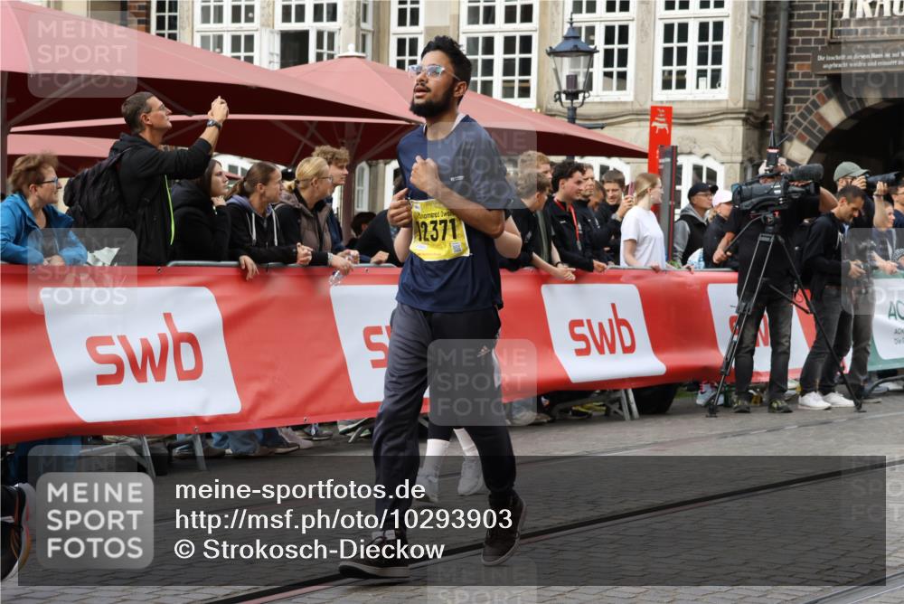 13.09.2026 - 21. swb-Marathon Bremen Strokosch-Dieckow http://msf.ph/oto/10293903 13.09.2026 11:18:47 Ziel 10176, 10194, 10535, 10600, 10651, 10895, 10899, 12371, 12561, 10005, 10202, 10344, 10524, 11629, 11794, 12090 meine-sportfotos.de