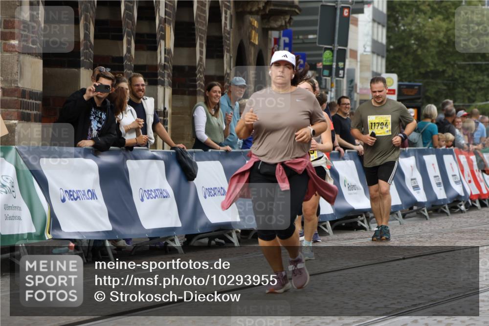 13.09.2026 - 21. swb-Marathon Bremen Strokosch-Dieckow http://msf.ph/oto/10293955 13.09.2026 11:18:56 Ziel 10176, 10194, 10264, 10535, 10600, 10895, 10899, 10997, 11443, 12371, 12422, 12561 meine-sportfotos.de