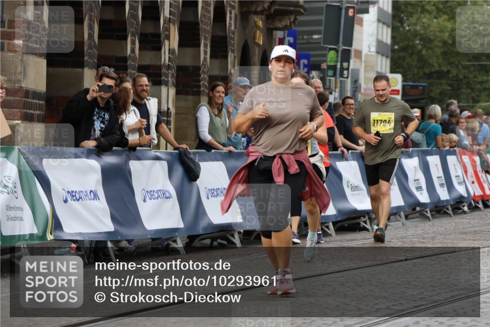 13.09.2026 - 21. swb-Marathon Bremen Strokosch-Dieckow http://msf.ph/oto/10293961 13.09.2026 11:18:56 Ziel 10176, 10194, 10264, 10535, 10600, 10895, 10899, 10997, 11443, 12371, 12422, 12561 meine-sportfotos.de