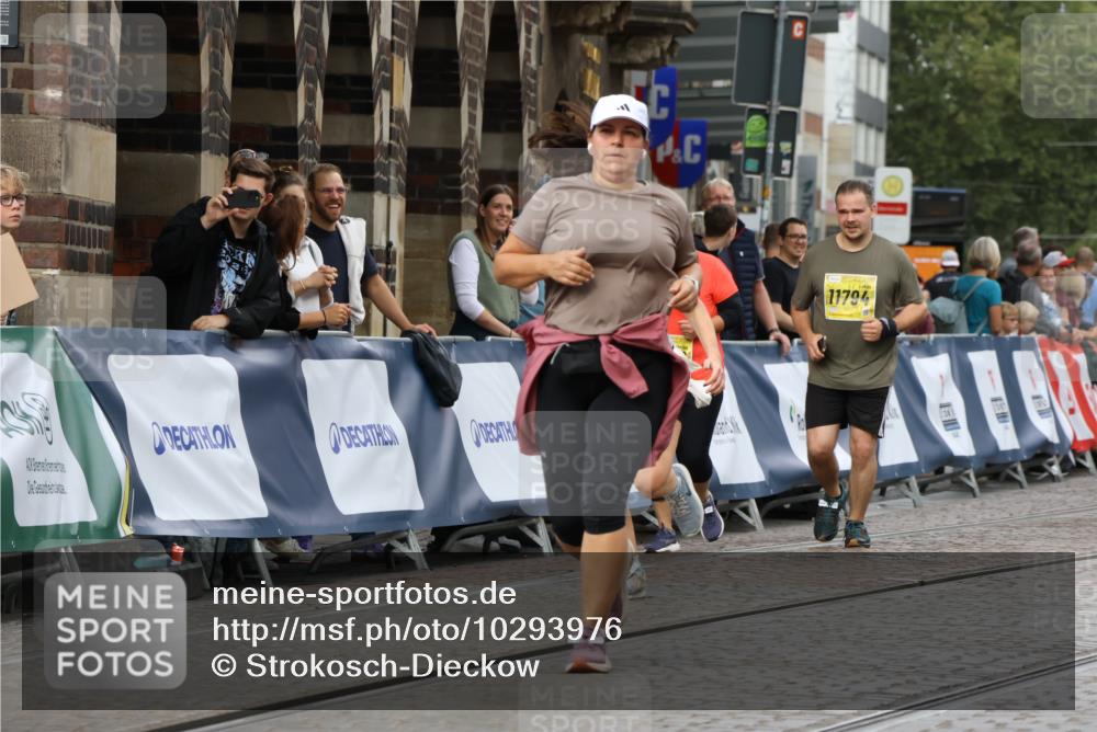13.09.2026 - 21. swb-Marathon Bremen Strokosch-Dieckow http://msf.ph/oto/10293976 13.09.2026 11:18:56 Ziel 10176, 10194, 10264, 10535, 10600, 10895, 10899, 10997, 11443, 12371, 12422, 12561 meine-sportfotos.de
