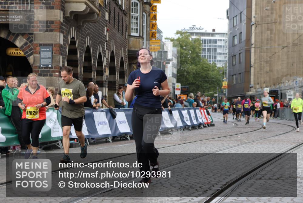 13.09.2026 - 21. swb-Marathon Bremen Strokosch-Dieckow http://msf.ph/oto/10293981 13.09.2026 11:19:02 Ziel 10005, 10194, 10264, 10344, 10568, 10600, 10899, 10997, 11443, 12371, 12422, 12561, 12462 meine-sportfotos.de