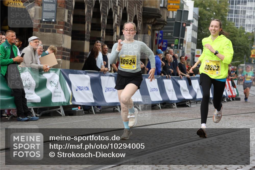 13.09.2026 - 21. swb-Marathon Bremen Strokosch-Dieckow http://msf.ph/oto/10294005 13.09.2026 11:19:07 Ziel 10005, 10202, 10264, 10344, 10524, 10568, 10997, 11443, 11629, 11794, 12090, 12371, 12422, 10629, 10933, 12224, 12462 meine-sportfotos.de