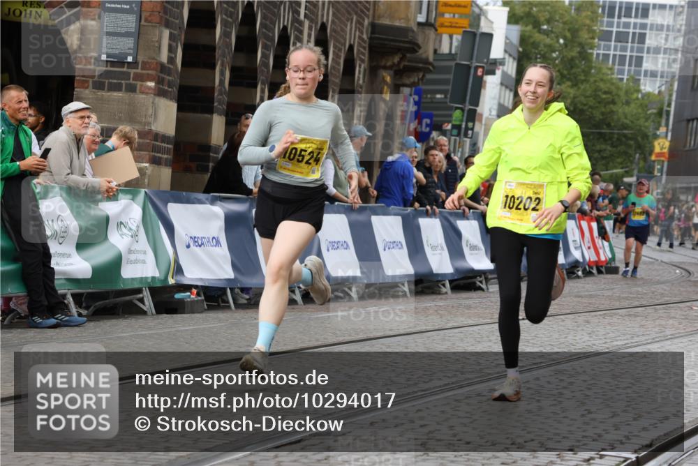 13.09.2026 - 21. swb-Marathon Bremen Strokosch-Dieckow http://msf.ph/oto/10294017 13.09.2026 11:19:07 Ziel 10005, 10202, 10264, 10344, 10524, 10568, 10997, 11443, 11629, 11794, 12090, 12371, 12422, 10629, 10933, 12224, 12462 meine-sportfotos.de