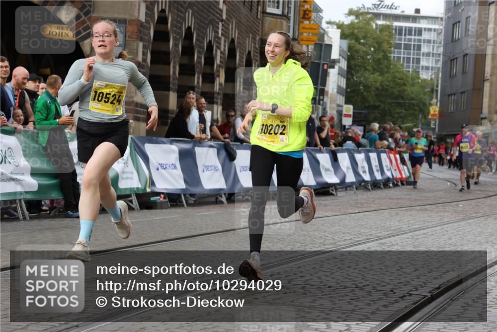 13.09.2026 - 21. swb-Marathon Bremen Strokosch-Dieckow http://msf.ph/oto/10294029 13.09.2026 11:19:08 Ziel 10005, 10202, 10264, 10344, 10524, 10568, 10997, 11443, 11629, 11794, 12090, 12422, 10629, 10933, 11050, 11760, 12224, 12462 meine-sportfotos.de