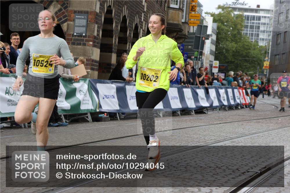 13.09.2026 - 21. swb-Marathon Bremen Strokosch-Dieckow http://msf.ph/oto/10294045 13.09.2026 11:19:08 Ziel 10005, 10202, 10264, 10344, 10524, 10568, 10997, 11443, 11629, 11794, 12090, 12422, 10629, 10933, 11050, 11760, 12224, 12462 meine-sportfotos.de