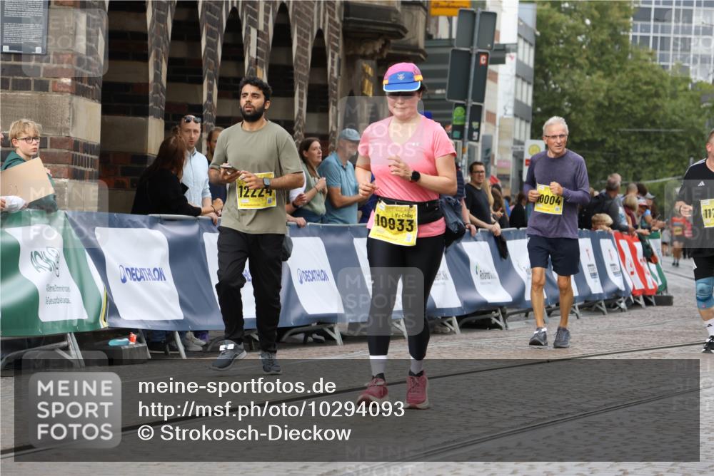13.09.2026 - 21. swb-Marathon Bremen Strokosch-Dieckow http://msf.ph/oto/10294093 13.09.2026 11:19:26 Ziel 10202, 10524, 12462, 10004, 11457 meine-sportfotos.de