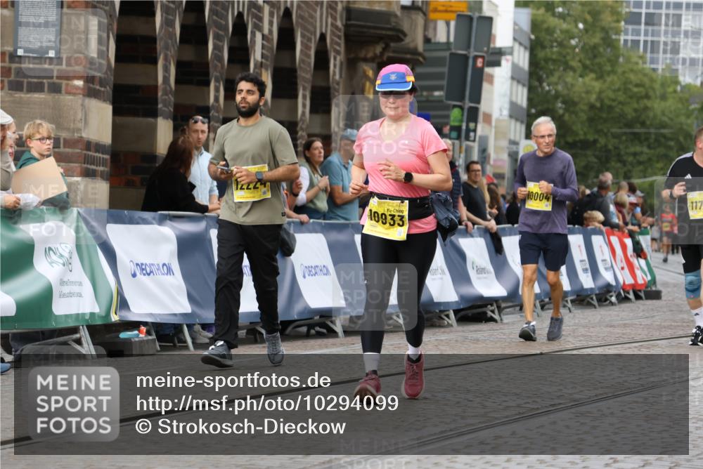 13.09.2026 - 21. swb-Marathon Bremen Strokosch-Dieckow http://msf.ph/oto/10294099 13.09.2026 11:19:26 Ziel 10202, 10524, 12462, 10004, 11457 meine-sportfotos.de