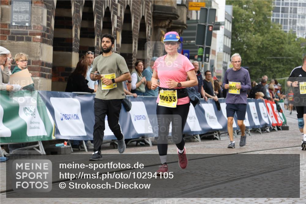 13.09.2026 - 21. swb-Marathon Bremen Strokosch-Dieckow http://msf.ph/oto/10294105 13.09.2026 11:19:26 Ziel 10202, 10524, 12462, 10004, 11457 meine-sportfotos.de