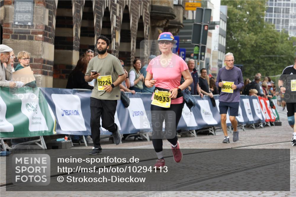 13.09.2026 - 21. swb-Marathon Bremen Strokosch-Dieckow http://msf.ph/oto/10294113 13.09.2026 11:19:26 Ziel 10202, 10524, 12462, 10004, 11457 meine-sportfotos.de