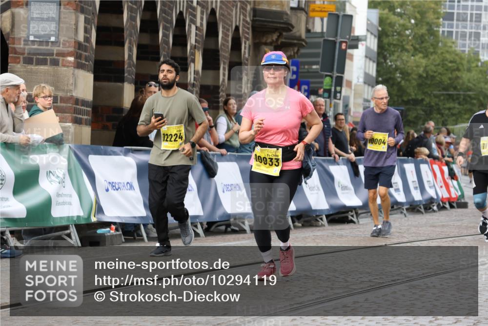 13.09.2026 - 21. swb-Marathon Bremen Strokosch-Dieckow http://msf.ph/oto/10294119 13.09.2026 11:19:26 Ziel 10202, 10524, 12462, 10004, 11457 meine-sportfotos.de