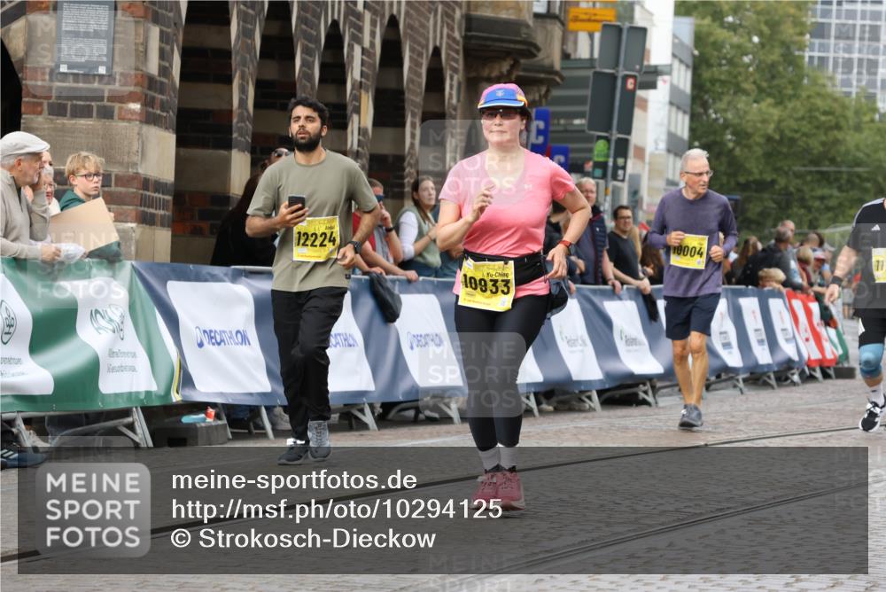 13.09.2026 - 21. swb-Marathon Bremen Strokosch-Dieckow http://msf.ph/oto/10294125 13.09.2026 11:19:26 Ziel 10202, 10524, 12462, 10004, 11457 meine-sportfotos.de