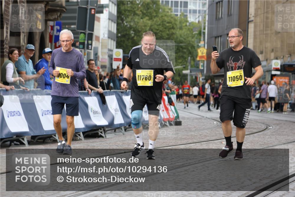 13.09.2026 - 21. swb-Marathon Bremen Strokosch-Dieckow http://msf.ph/oto/10294136 13.09.2026 11:19:28 Ziel 12462, 11457 meine-sportfotos.de