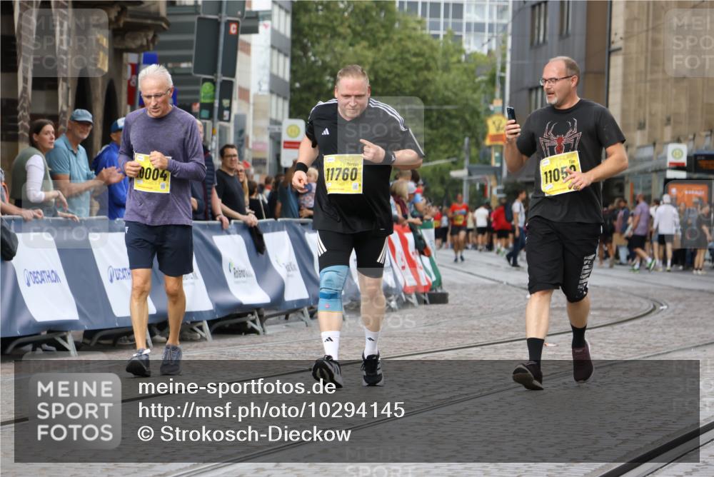 13.09.2026 - 21. swb-Marathon Bremen Strokosch-Dieckow http://msf.ph/oto/10294145 13.09.2026 11:19:28 Ziel 12462, 11457 meine-sportfotos.de