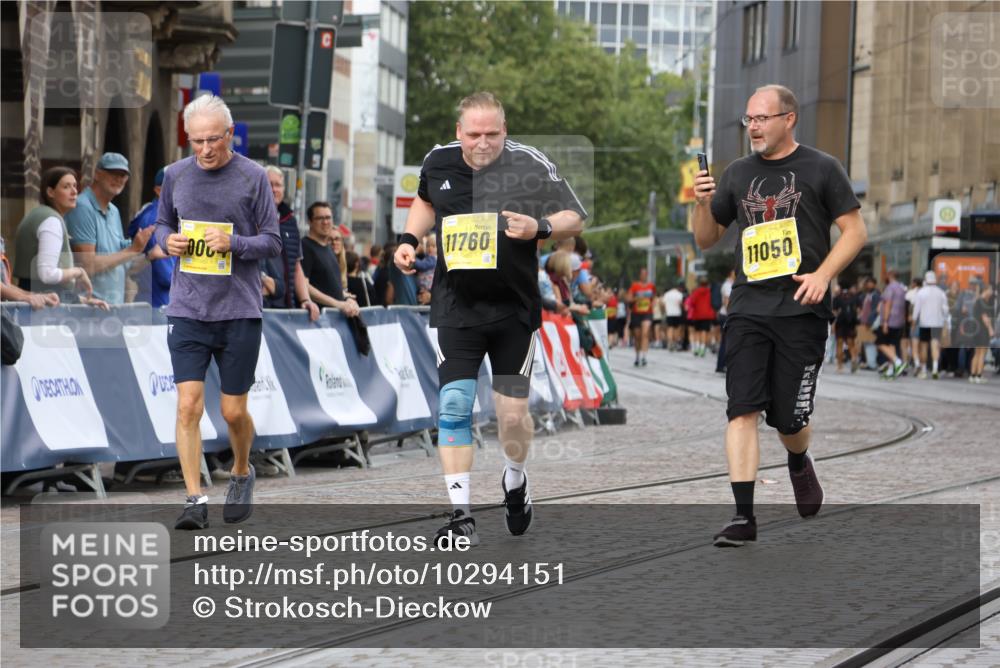 13.09.2026 - 21. swb-Marathon Bremen Strokosch-Dieckow http://msf.ph/oto/10294151 13.09.2026 11:19:28 Ziel 12462, 11457 meine-sportfotos.de