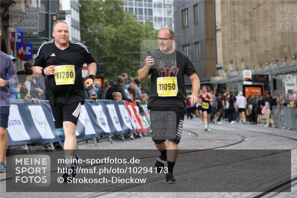 13.09.2026 - 21. swb-Marathon Bremen Strokosch-Dieckow http://msf.ph/oto/10294173 13.09.2026 11:19:30 Ziel 10629, 10933, 12462, 11457 meine-sportfotos.de