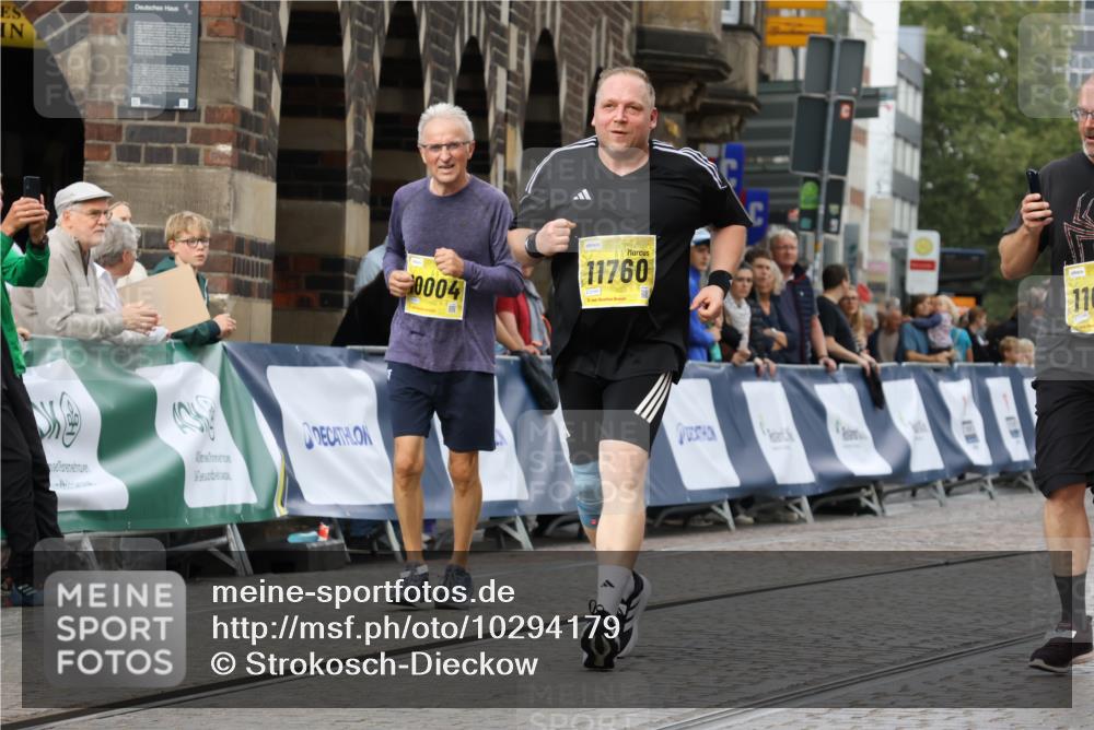 13.09.2026 - 21. swb-Marathon Bremen Strokosch-Dieckow http://msf.ph/oto/10294179 13.09.2026 11:19:31 Ziel 10629, 10933, 12462, 11457 meine-sportfotos.de
