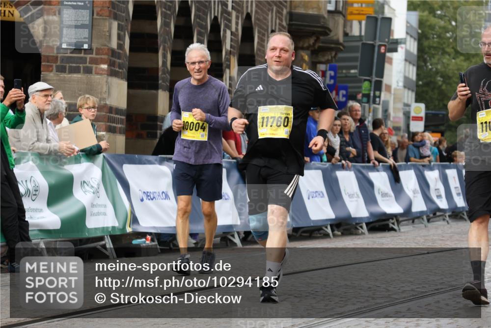 13.09.2026 - 21. swb-Marathon Bremen Strokosch-Dieckow http://msf.ph/oto/10294185 13.09.2026 11:19:31 Ziel 10629, 10933, 12462, 11457 meine-sportfotos.de