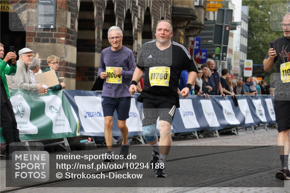 13.09.2026 - 21. swb-Marathon Bremen Strokosch-Dieckow http://msf.ph/oto/10294188 13.09.2026 11:19:31 Ziel 10629, 10933, 12462, 11457 meine-sportfotos.de