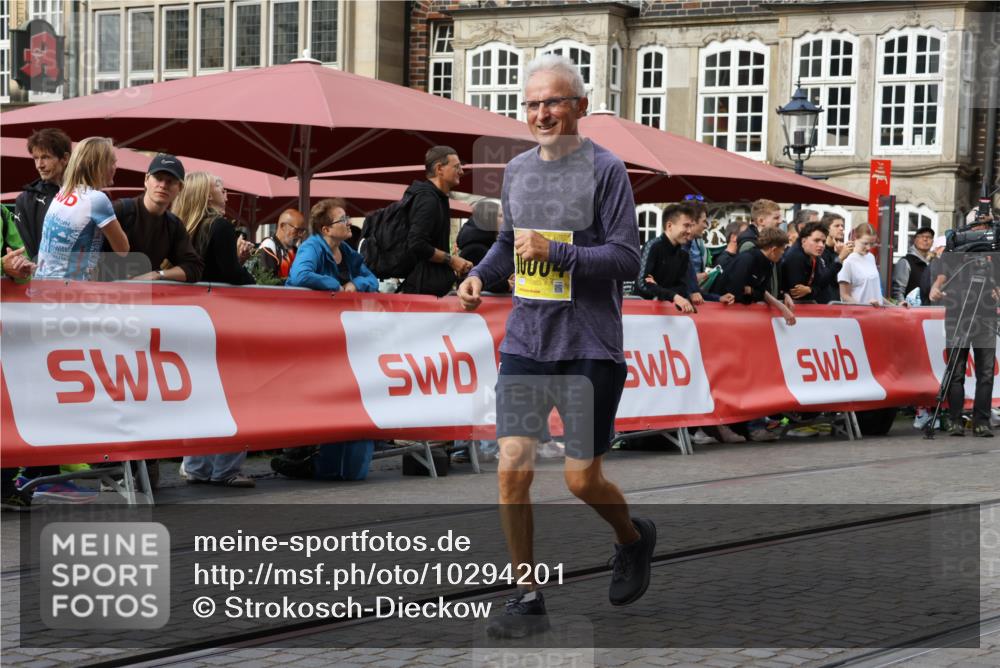 13.09.2026 - 21. swb-Marathon Bremen Strokosch-Dieckow http://msf.ph/oto/10294201 13.09.2026 11:19:39 Ziel 10004, 10629, 10933, 11050, 11760, 12224, 12462, 10882, 12472 meine-sportfotos.de