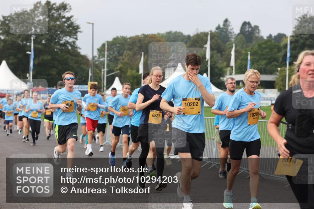 13.09.2026 - Kiel Lauf Andreas Tolksdorf http://msf.ph/oto/10294203 13.09.2026 09:26:20 Kiellinie 3507, 8887, 38, 10202, 38, 10203, 9814 meine-sportfotos.de