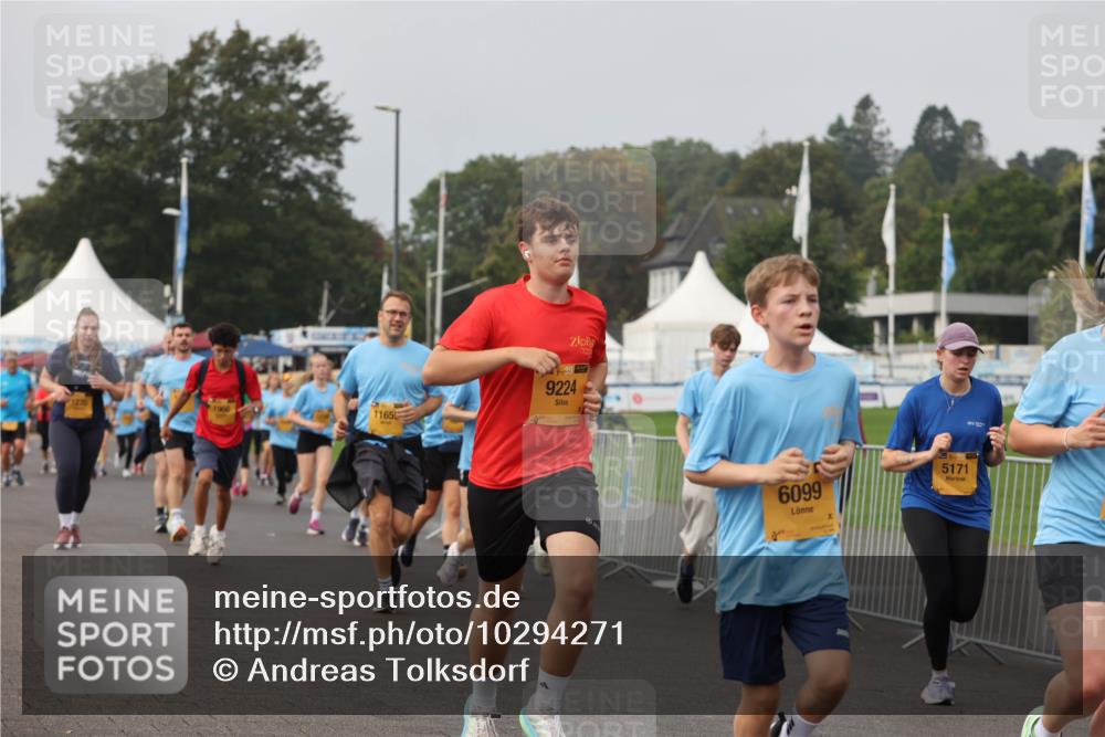 13.09.2026 - Kiel Lauf Andreas Tolksdorf http://msf.ph/oto/10294271 13.09.2026 09:26:30 Kiellinie 1235, 1966, 1165, 38, 9224, 6099, 5171 meine-sportfotos.de